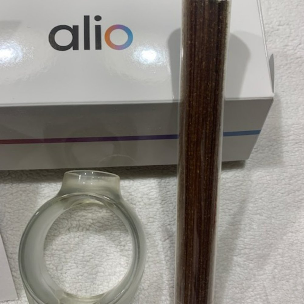 ALIO Oil-Free Reed Diffuser - Picture 2 of 3